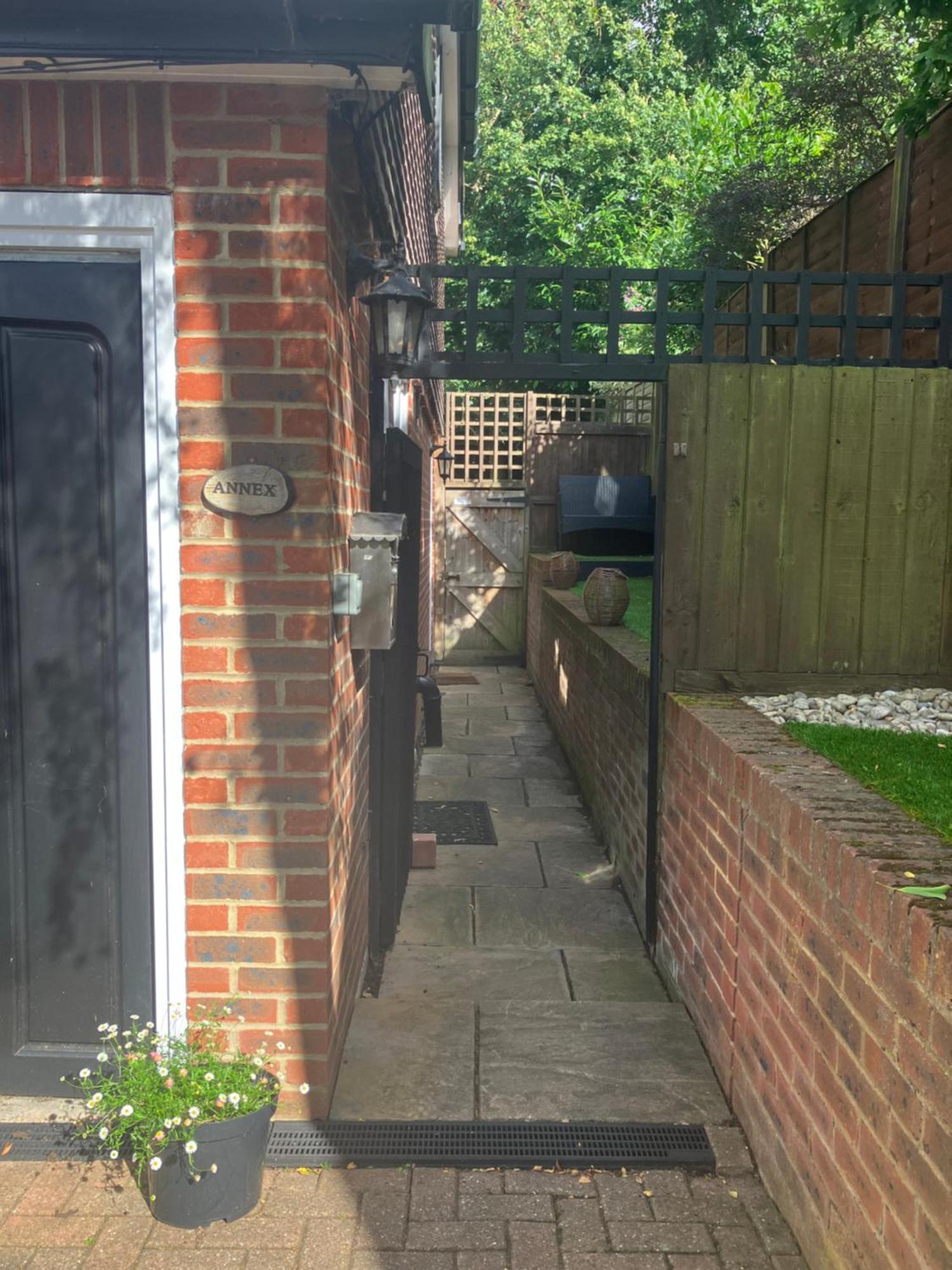 The Studio In The Annex Apartment Potters Bar Exterior photo