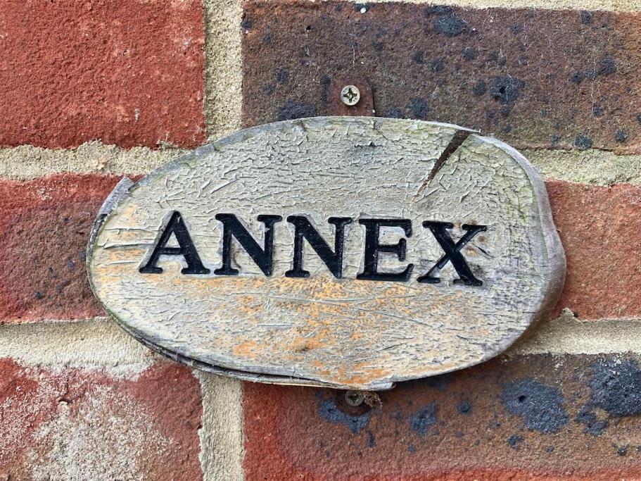 The Studio In The Annex Apartment Potters Bar Exterior photo